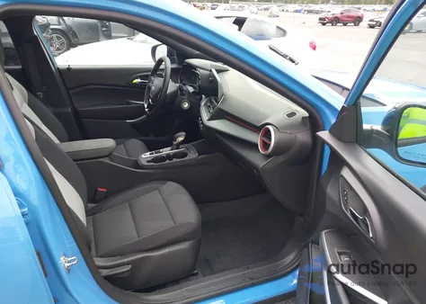 2024 Chevrolet Trax Fwd 1Rs z USA, uszkodzony, nr VIN KL77LGE2XRC182341